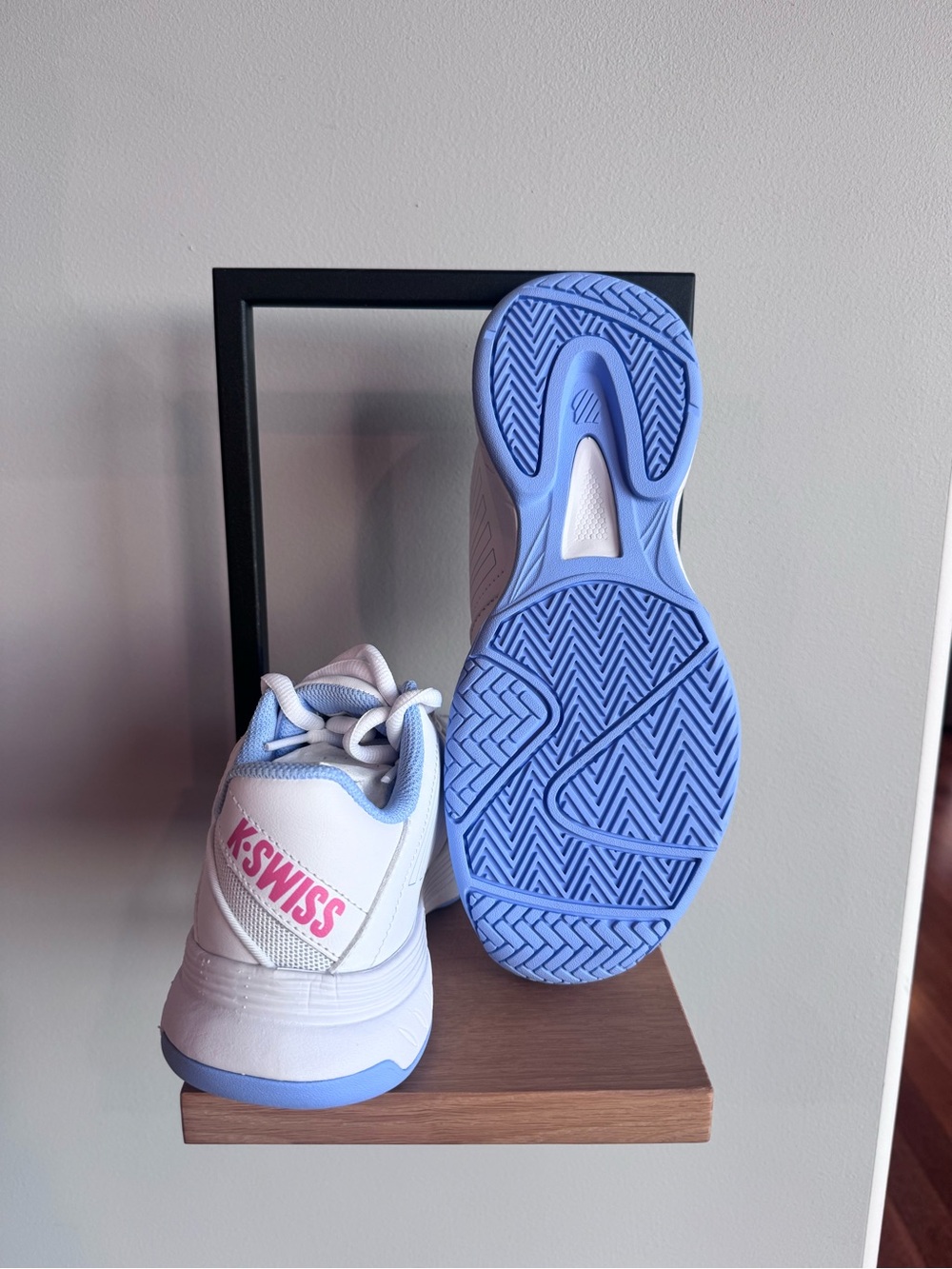 K-Swiss White Sneakers with Light Blue Accents size 7.5 women’s - Picture 5 of 6